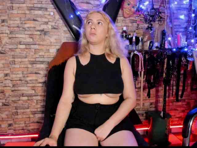 luna_lukis-1324 webcam