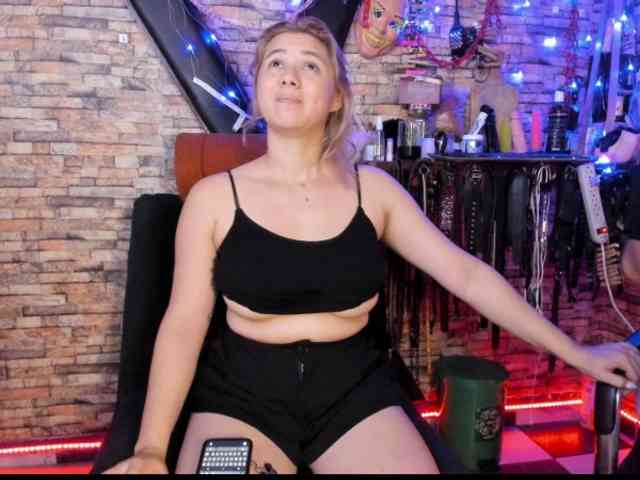 luna_lukis-1324 webcam