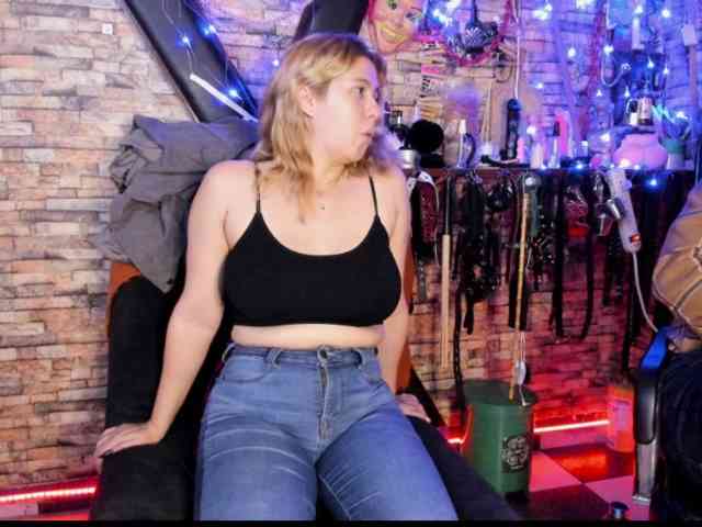 luna_lukis-1324 webcam