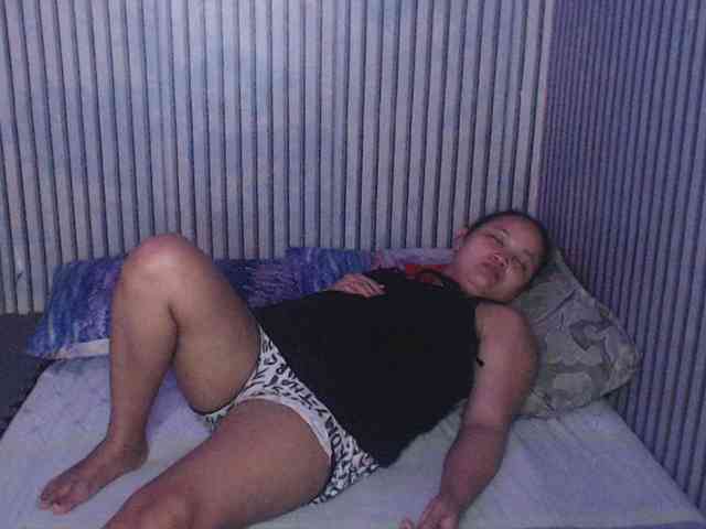 ladynakedpusy webcam