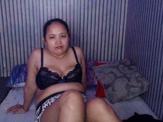 ladynakedpusy webcam