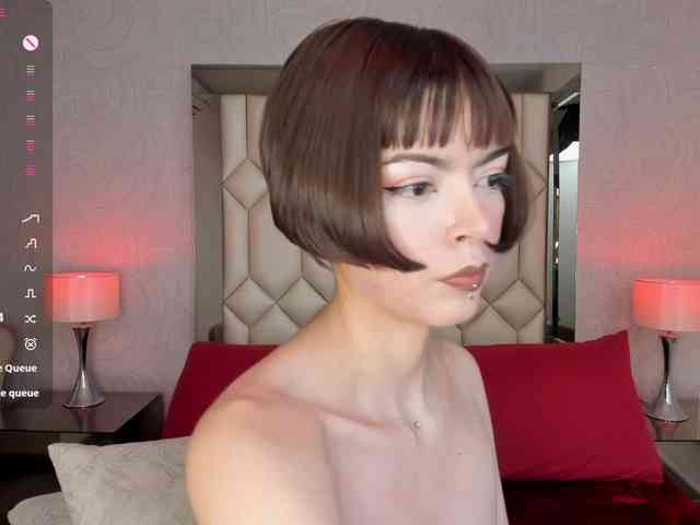 Model: DollyConnor