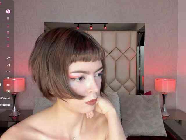 Model: DollyConnor