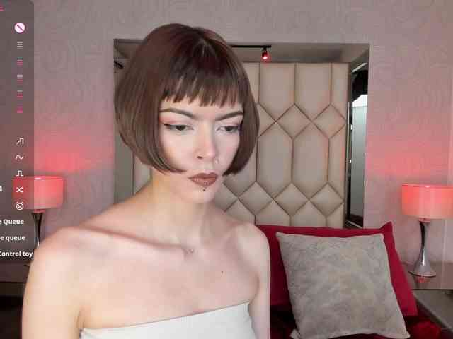 Model: DollyConnor