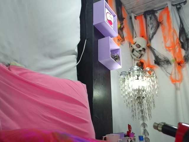 EmmaPink3 live cam on BongaCams