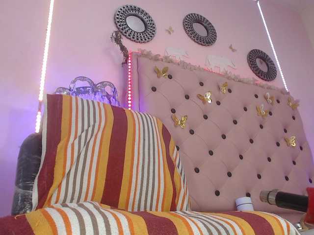EmmaPink3 live cam on BongaCams