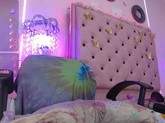 EmmaPink3 live cam on BongaCams