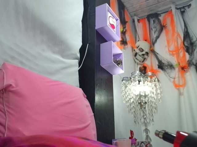 EmmaPink3 live cam on BongaCams