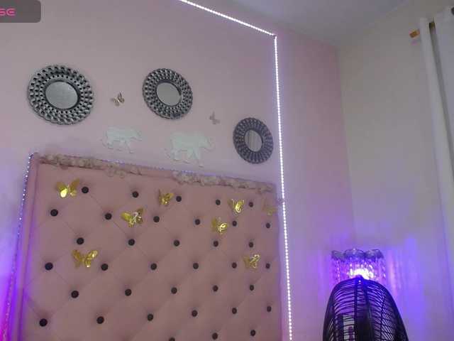 EmmaPink3 live cam on BongaCams