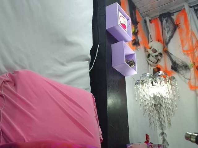 EmmaPink3 live cam on BongaCams