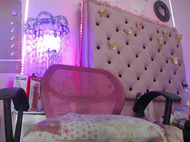 EmmaPink3 live cam on BongaCams