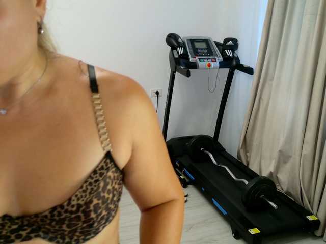 Annyfit4you live cam on BongaCams