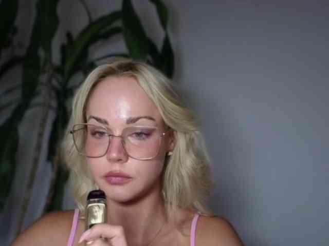 lexieSpicy webcam