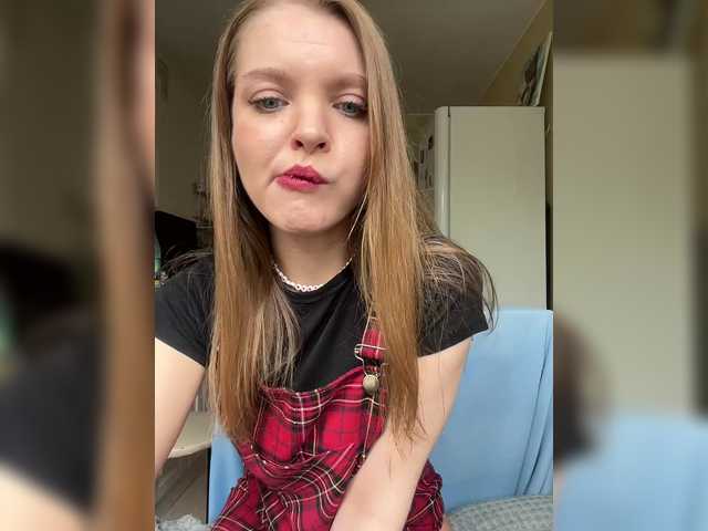 AliciaTroupe webcam