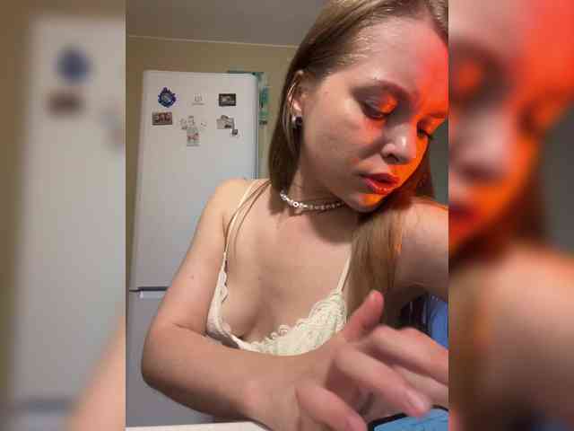 AliciaTroupe webcam
