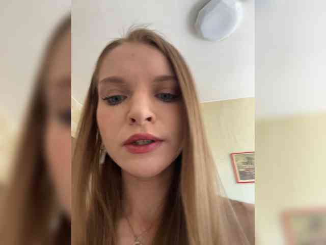 AliciaTroupe webcam