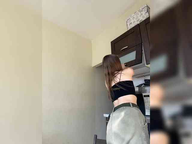 AliciaTroupe webcam