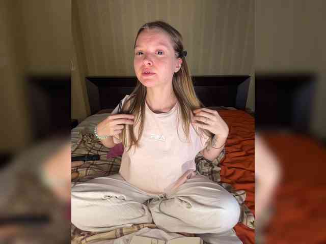 AliciaTroupe webcam