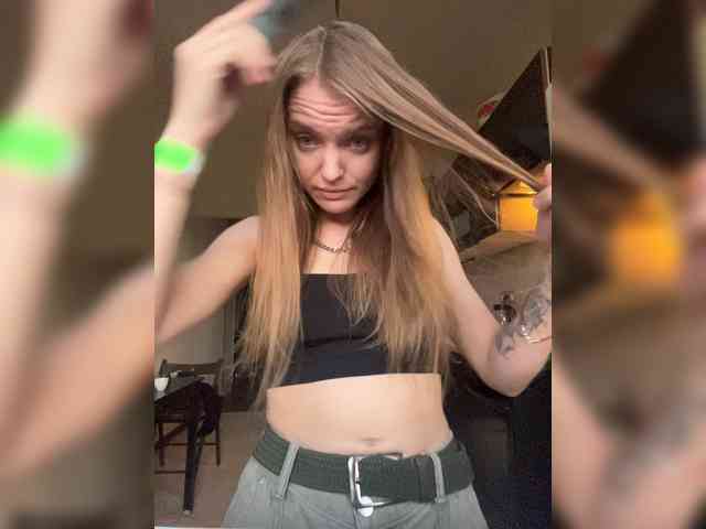 AliciaTroupe webcam