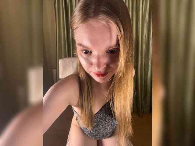AliciaTroupe webcam