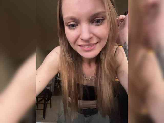 AliciaTroupe webcam