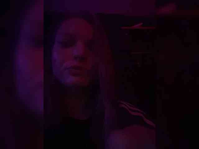 aliciatroupe's live room