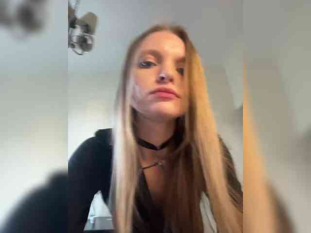 AliciaTroupe webcam