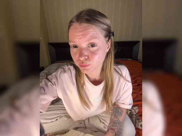 AliciaTroupe webcam