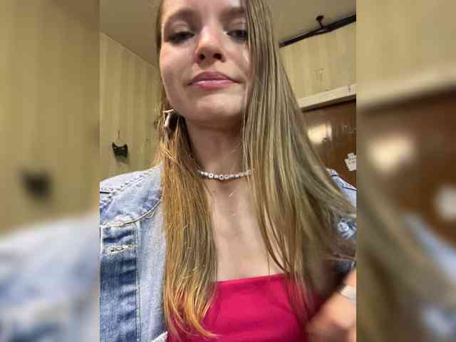 AliciaTroupe webcam