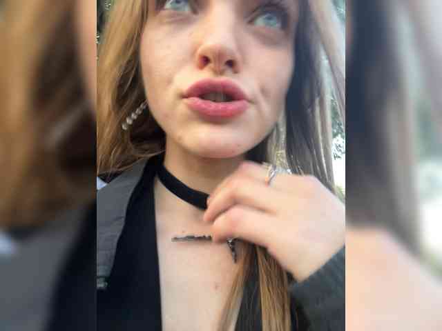 AliciaTroupe webcam