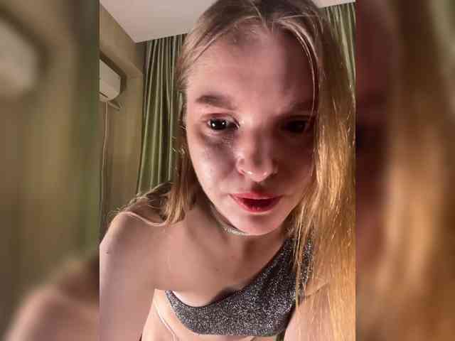 AliciaTroupe webcam