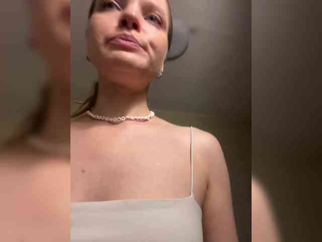 AliciaTroupe webcam