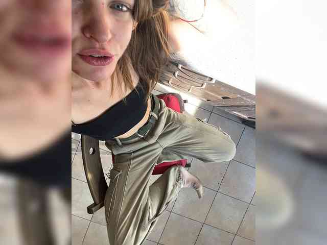 AliciaTroupe webcam