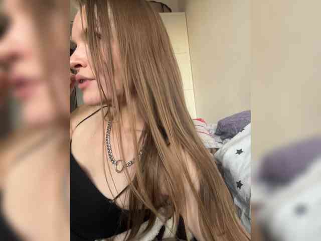 AliciaTroupe webcam