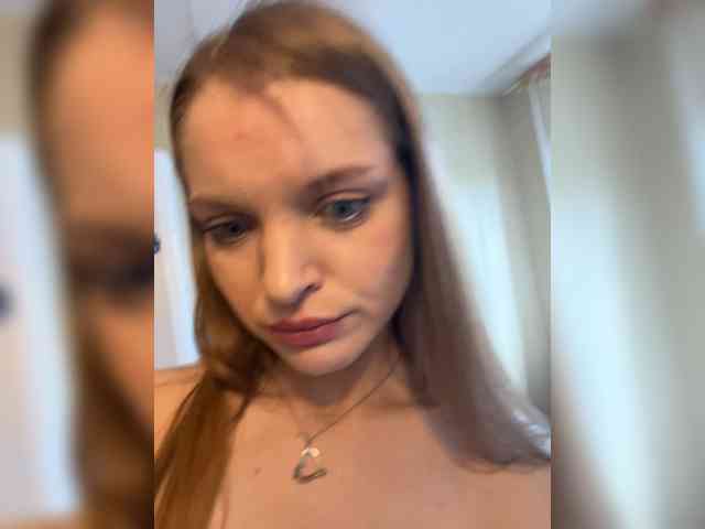 AliciaTroupe webcam
