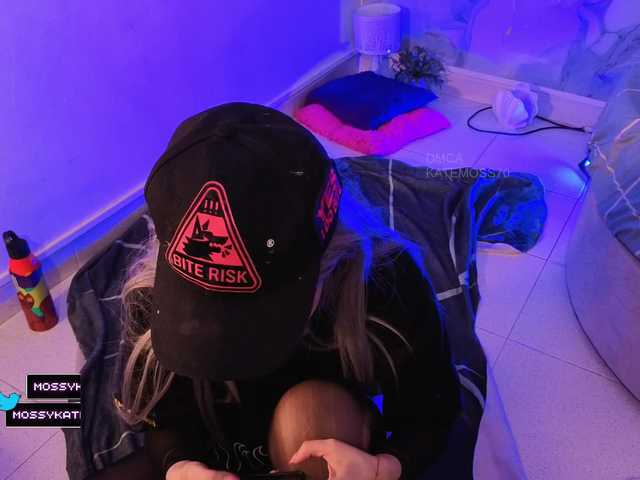 Katemoss70 live cam on BongaCams