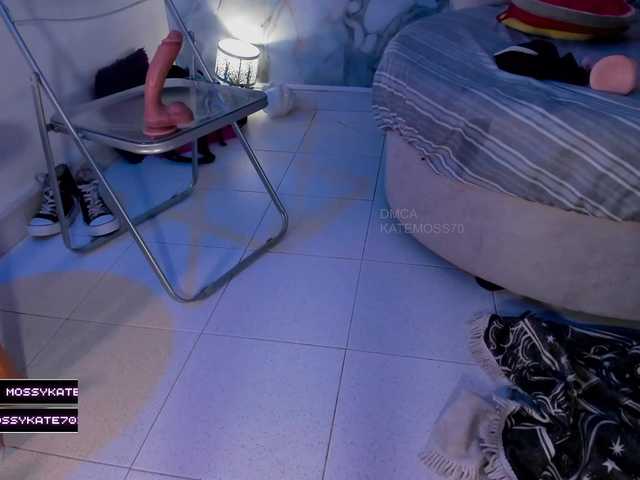 Katemoss70 live cam on BongaCams