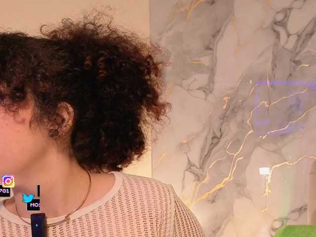 Katemoss70 live cam on BongaCams
