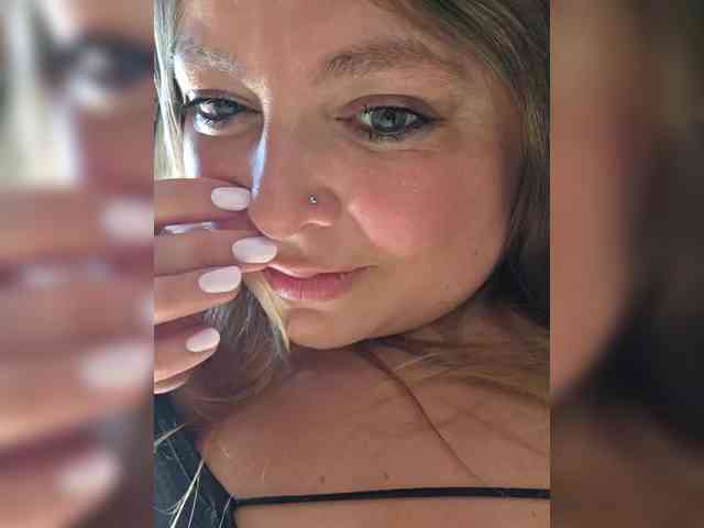 FLUFFY_BEAUTY webcam