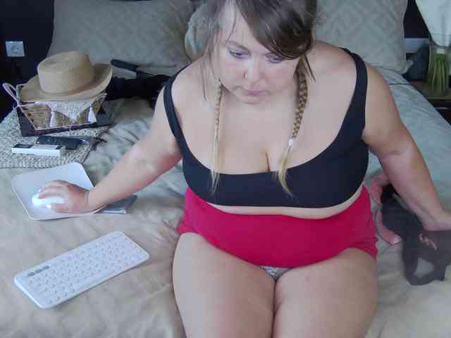 FLUFFY_BEAUTY webcam