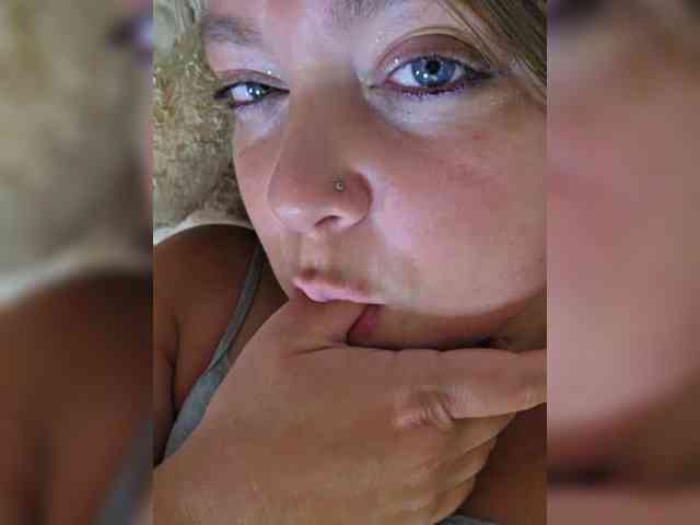 FLUFFY_BEAUTY webcam