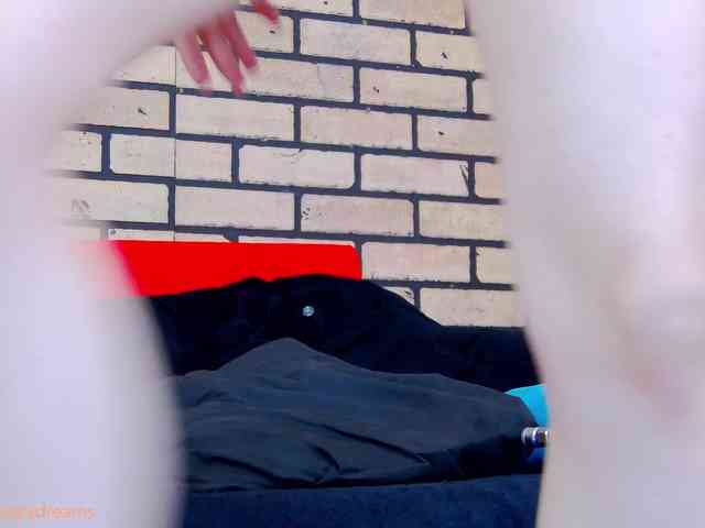 IvoryDreams webcam