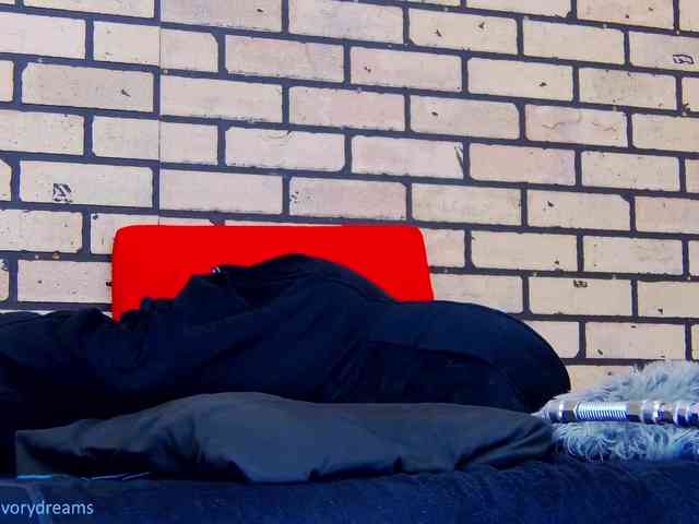 IvoryDreams webcam