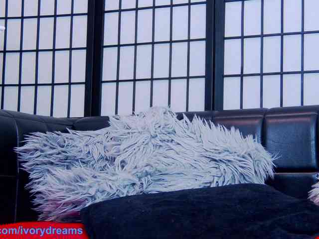 IvoryDreams webcam