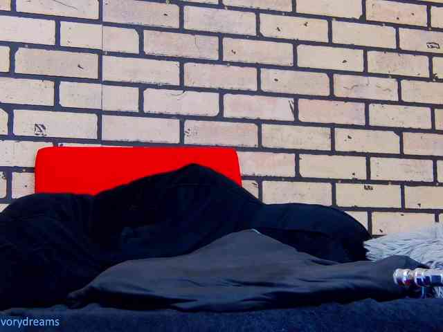 IvoryDreams webcam