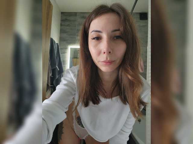 Fina771's BongaCams show and profile