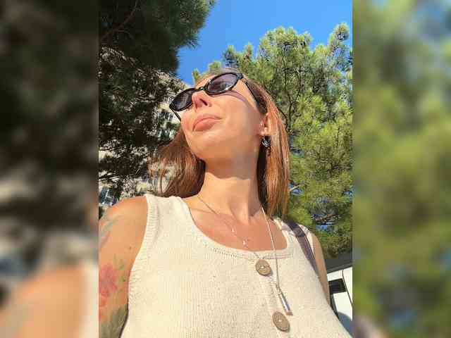 Fina771 Live Webcam on BongaCams