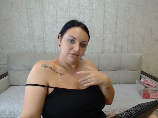 видео AngelinaCute