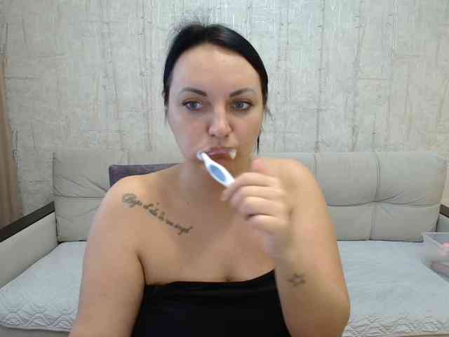 AngelinaCute