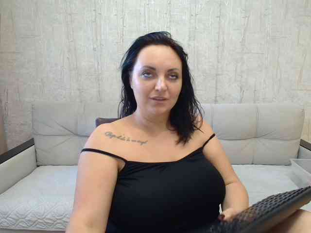 AngelinaCute